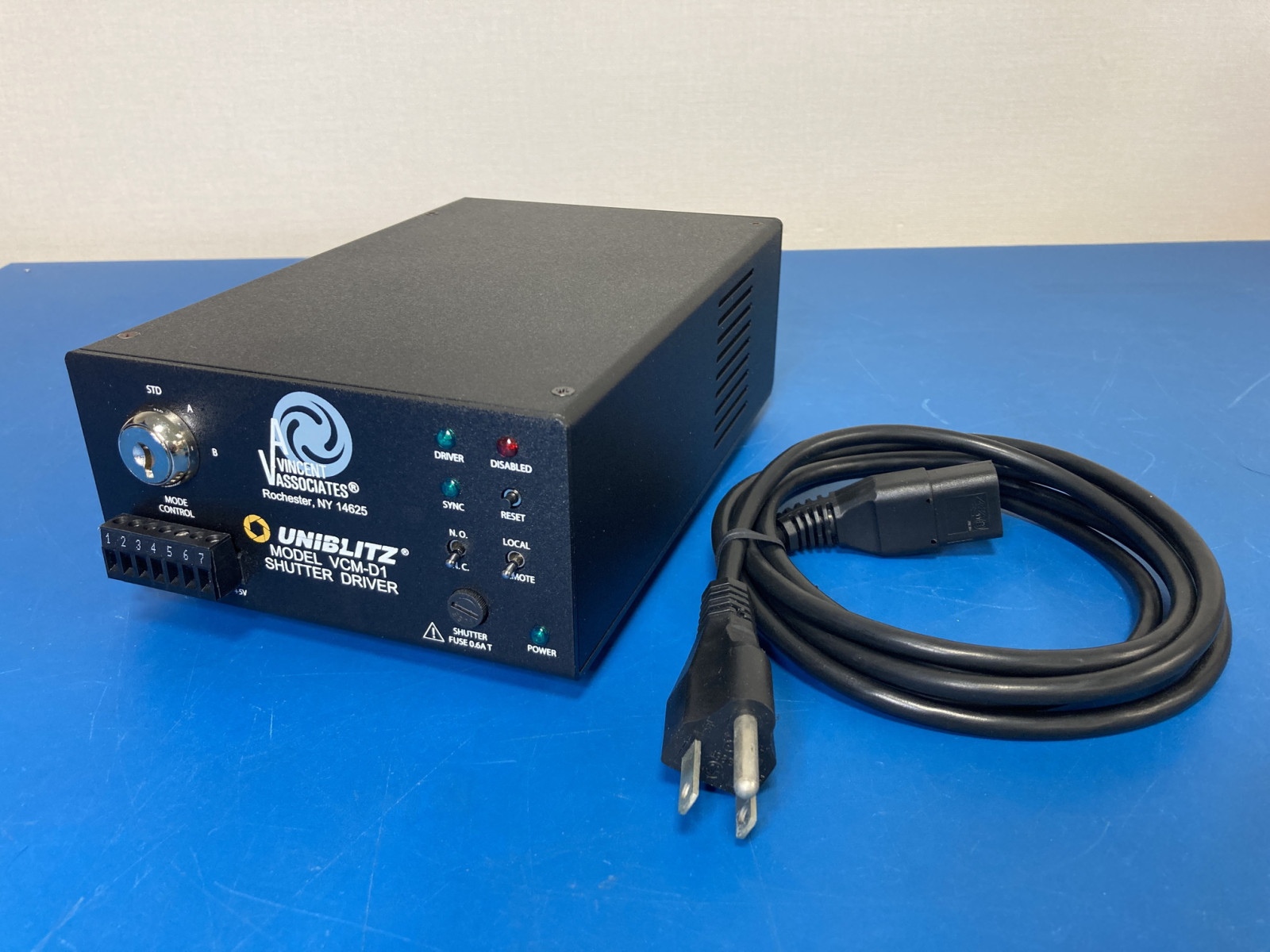 【RL-736】VINCENT Uniblitz シャッタードライバー(日本仕様）VCM-D1J 美品・通電確認済！切替キー欠品