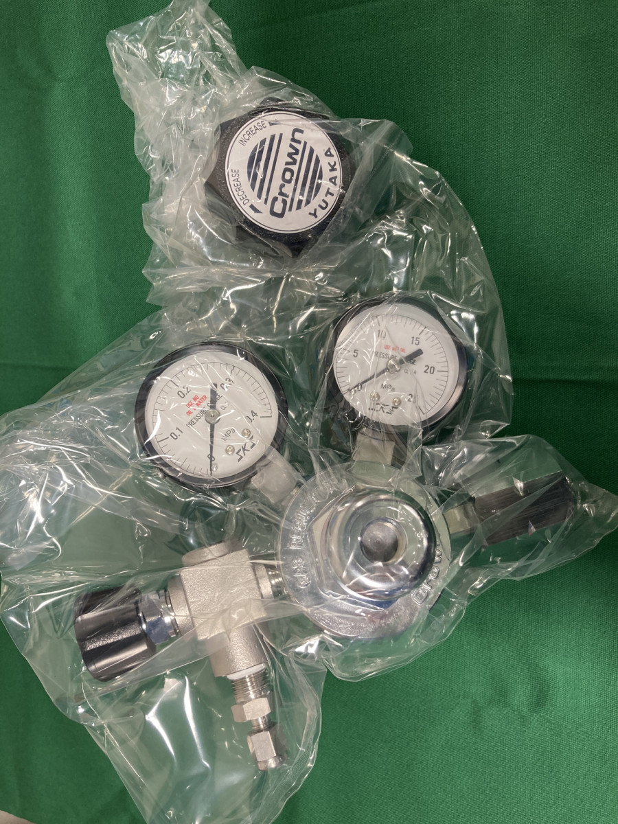 【RL-841】☆新品・未使用☆ ユタカ YUTAKA He用ステンレス製精密圧力調整器 GSN2-4-5AB4-1LF2SW-V