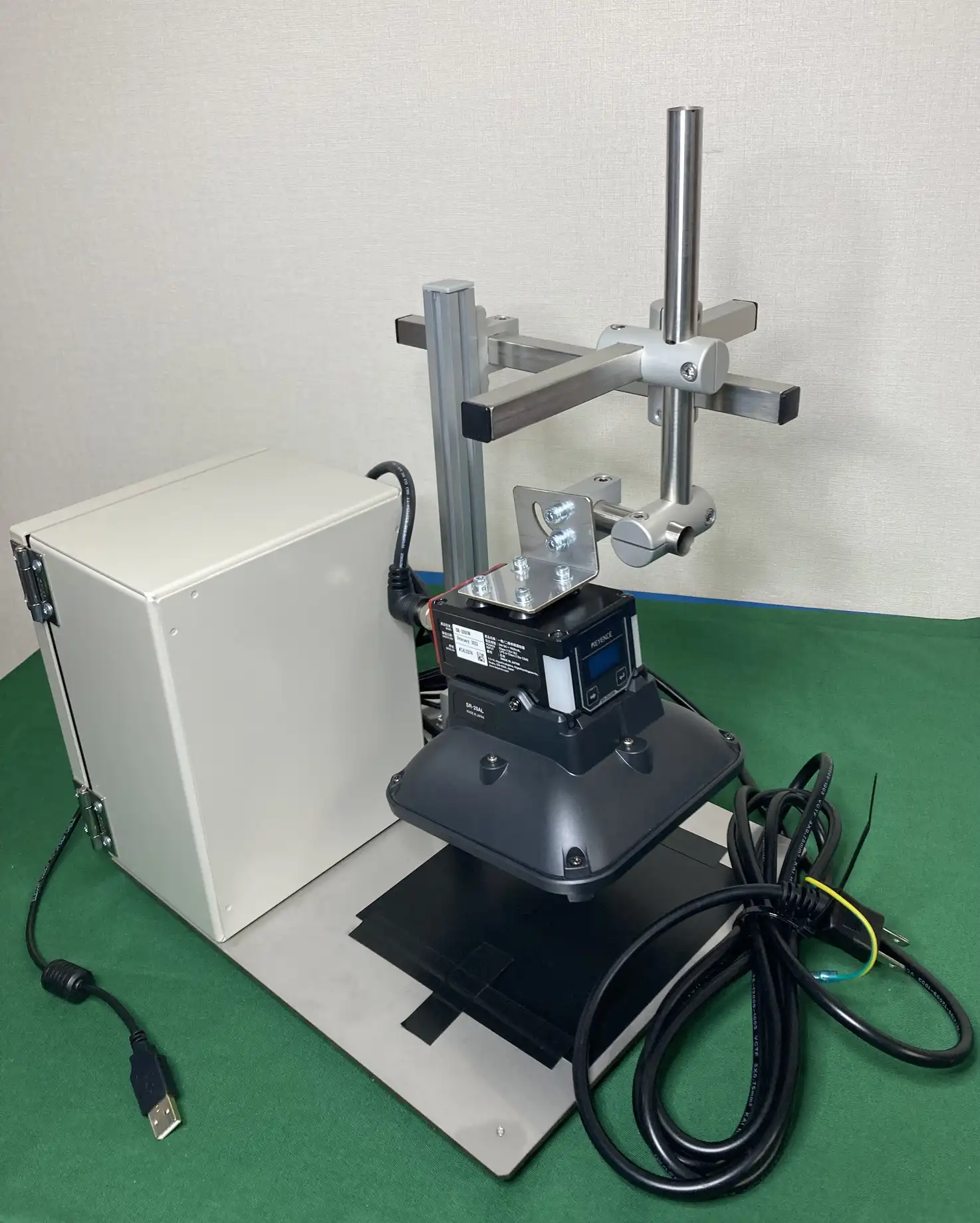 【RL-866】キーエンス KEYENCE 超広視野タイプ 1D/2Dコードリーダ SR-2000W 照明アタッチメント・台座等付属！